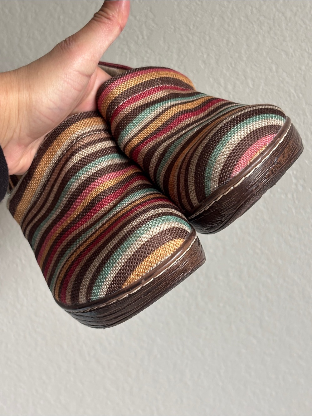 b.o.c. Multicolor Striped Slip-On Clogs women’s 8M - Picture 11 of 11